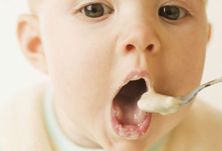 baby_eating440