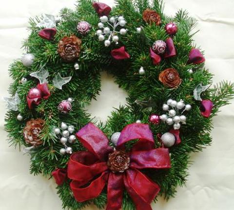  Decorate  House  Christmas on How To Decorate Your Christmas Wreath   Mama Knows